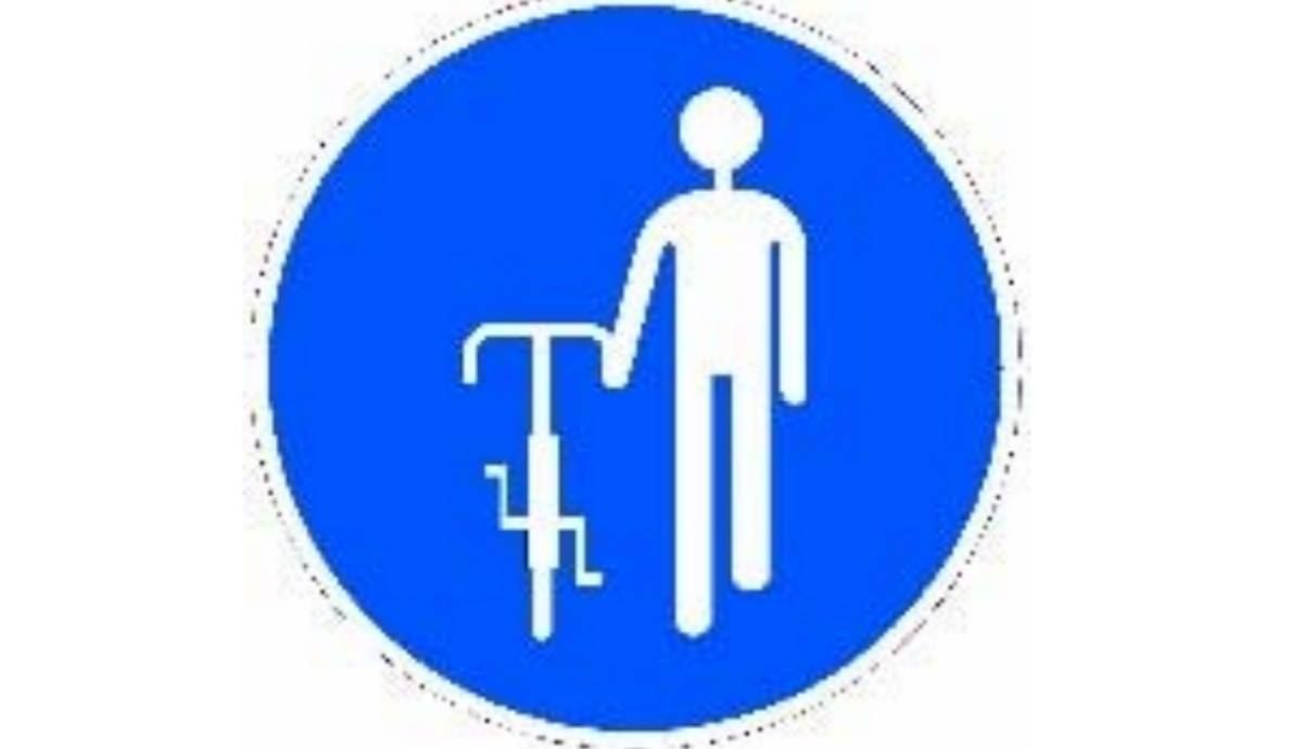 R422 Obligacion ciclistas acontinuar a pie