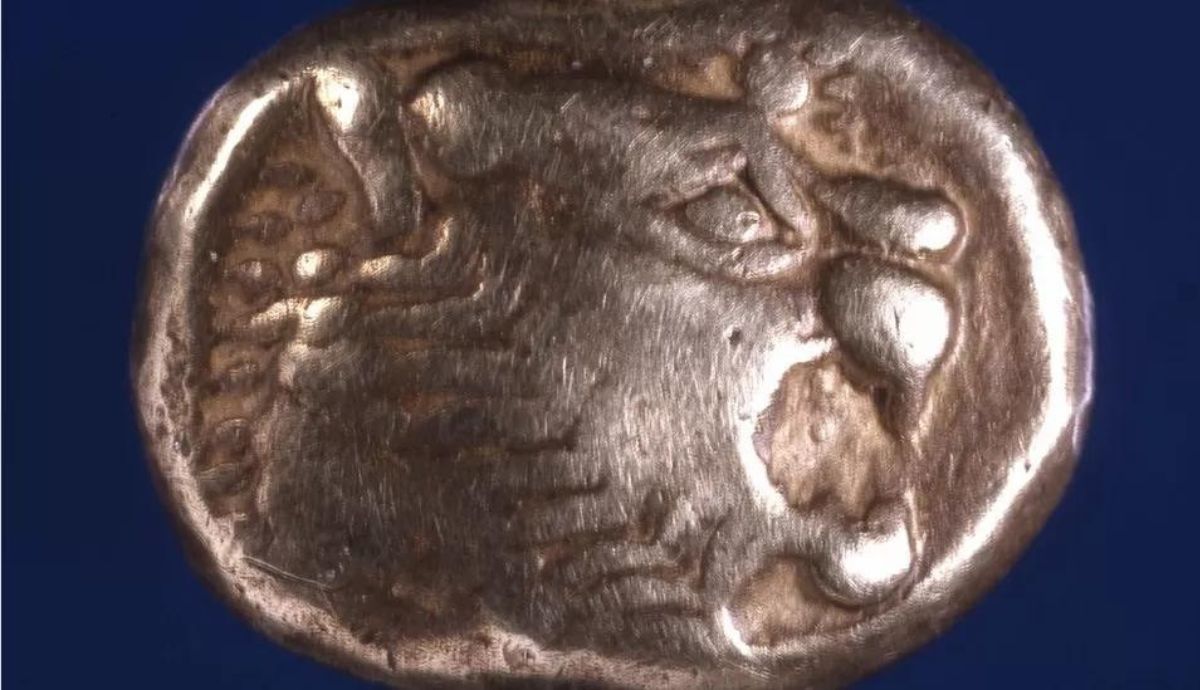 El primer dinero en monedas  fue acuñado en Lidia.