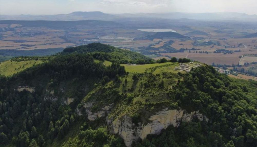 La excavación se ha llevado a cabo en el monte de Irulegi, en el valle de Aranguren (Navarra). La excavación se ha llevado a cabo en el monte de Irulegi, en el valle de Aranguren (Navarra).