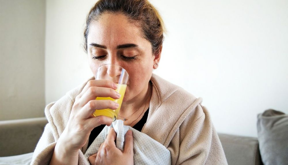 Muchas personas acuden a la Vitamina C para aliviar los síntomas de la gripe. Muchas personas acuden a la Vitamina C para aliviar los síntomas de la gripe.