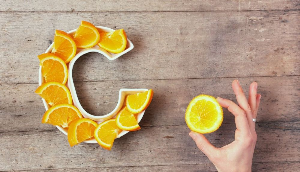 La vitamina C en el tratamiento de la gripe es muy útil para prevenir el daño oxidativo que se produzca por los efectos inflamatorios derivados de la infección por el virus. La vitamina C en el tratamiento de la gripe es muy útil para prevenir el daño oxidativo que se produzca por los efectos inflamatorios derivados de la infección por el virus.