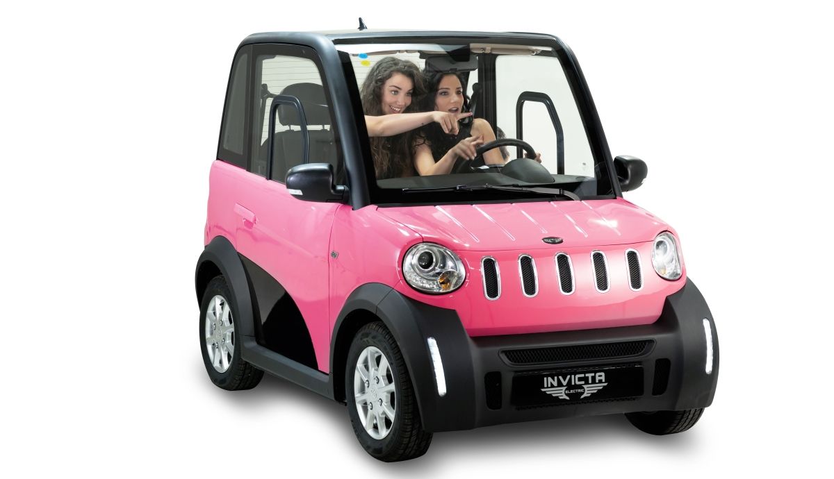 Muévete por la ciudad con los microcoches Invicta, también los menores de 18 años