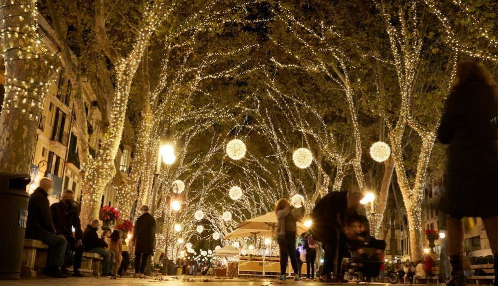 Las luces de Palma destacan por su adaptación al entorno de la ciudad. Las luces de Palma destacan por su adaptación al entorno de la ciudad.