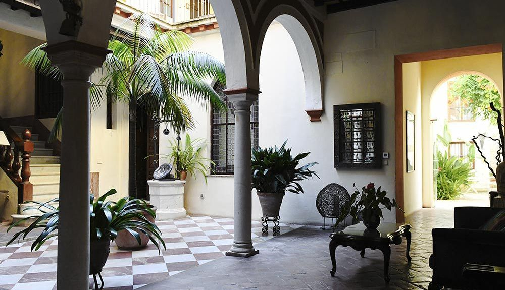 El Hotel Posada de Palacio posee varios patios de estilo andaluz. El Hotel Posada de Palacio posee varios patios de estilo andaluz.