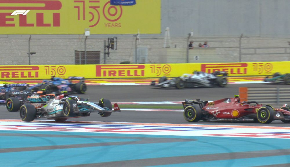 3 Hamilton intentó adelantar a Sainz en la vuelta 1 3 Hamilton intentó adelantar a Sainz en la vuelta 1