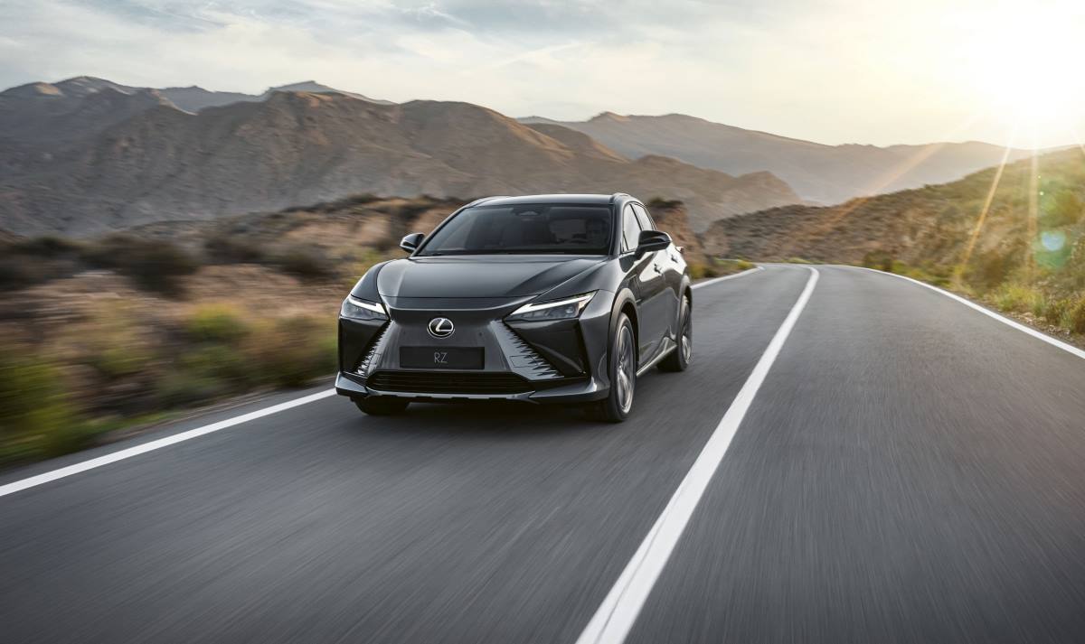 Lexus RZ 450e 1