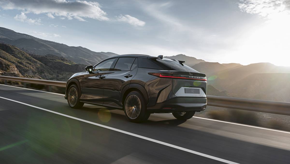 Lexus RZ 450e 2