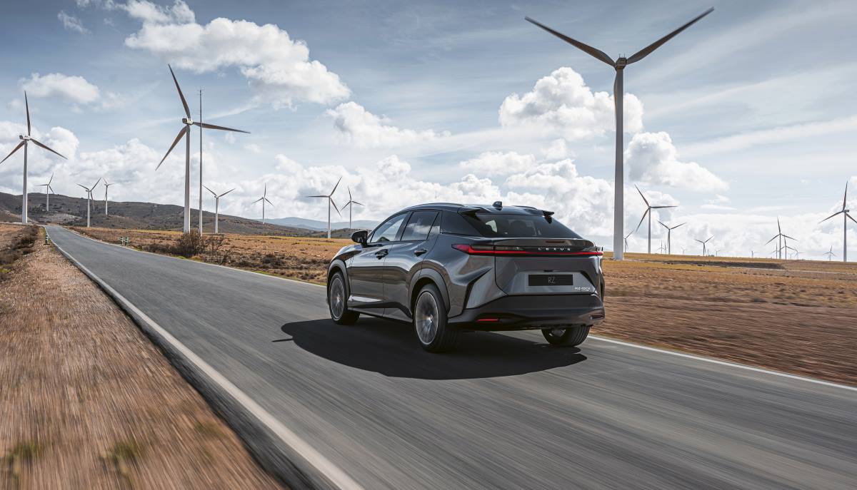 Lexus RZ 450e 4