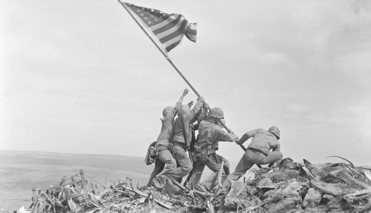 Izando la bandera en Iwo Jima, de Joe Rosenthal.