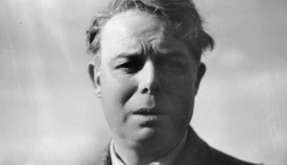 El cineasta Jean Renoir, uno de los hijos del pintor.