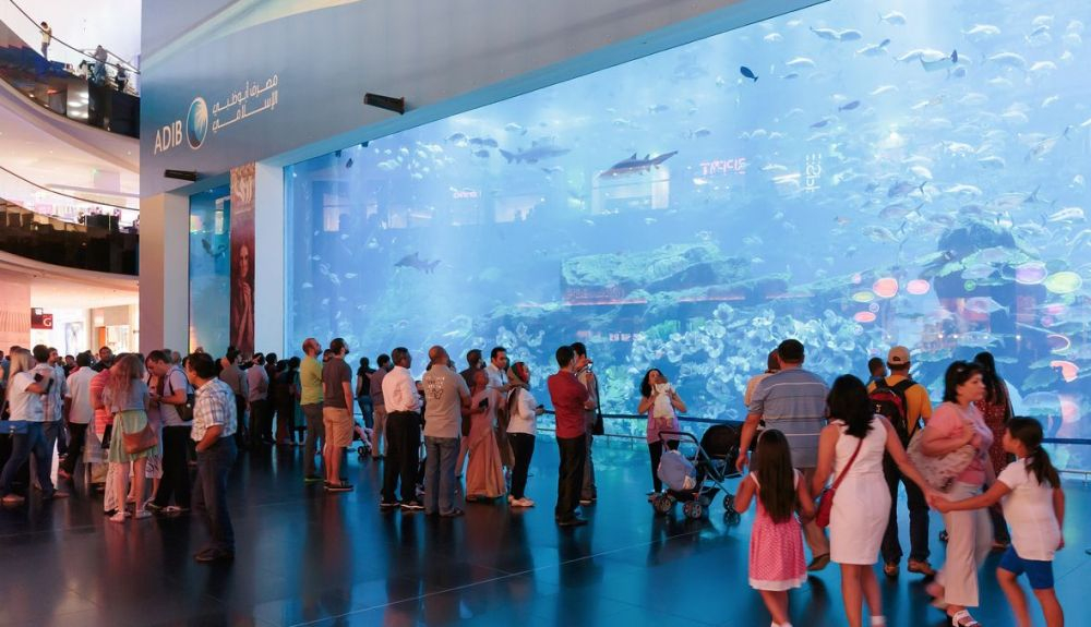 Vista del acuario de Dubai en Dubai Mall. Vista del acuario de Dubai en Dubai Mall.