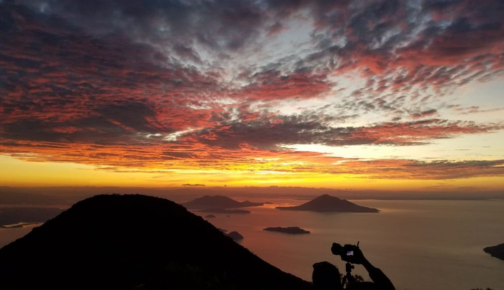 Puesta de sol en el volcán de Conchagua. Puesta de sol en el volcán de Conchagua.
