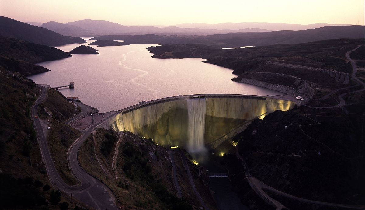 Vista aérea de la Presa El Atazar. La exposición que se inaugura el 17 de diciembre tendrá como protagonista el agua.