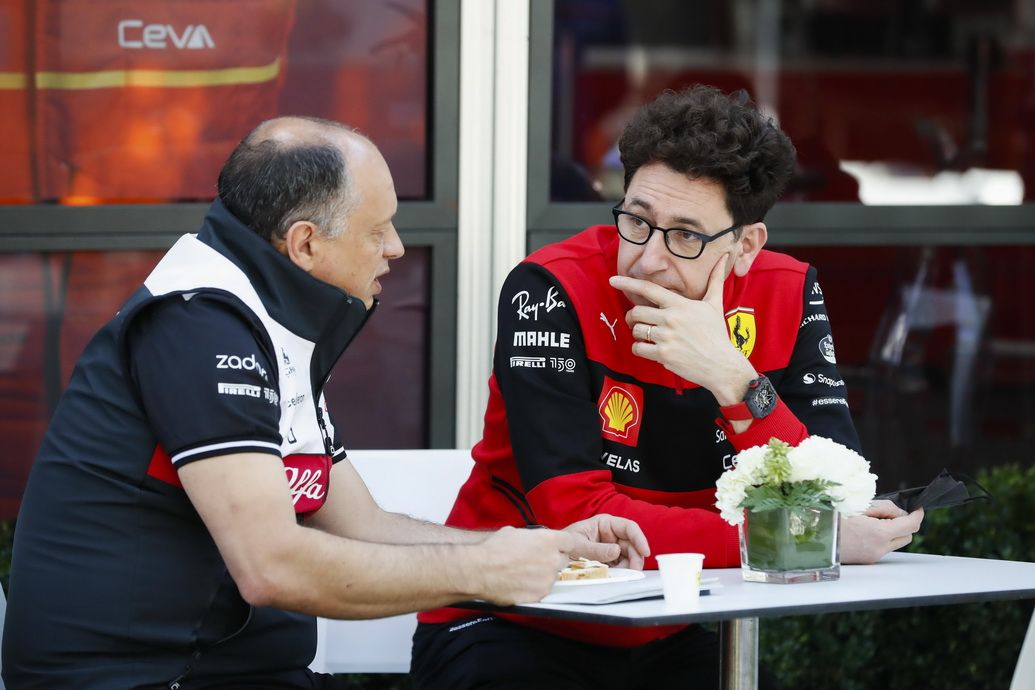 Mattia Binotto y Frederic Vasseur juntos. ¿Irá de rojo el francés a partir de  enero?