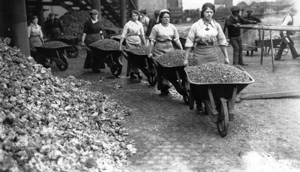 Mujeres trabajando durante la Primera Guerra Mundial. Mujeres trabajando durante la Primera Guerra Mundial.