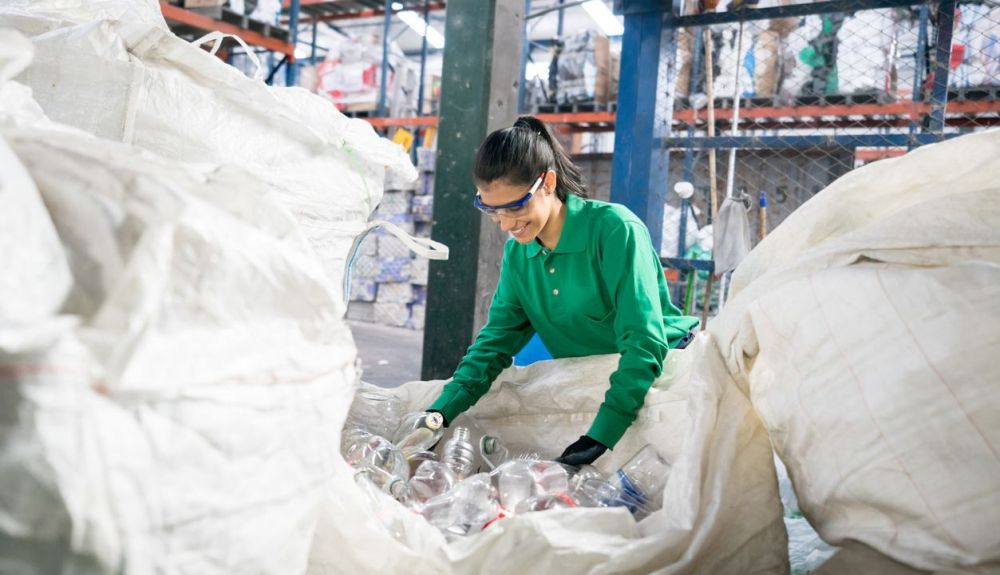 La científica Linda Godfrey defiende que los productores paquen el reciclaje del plástico. La científica Linda Godfrey defiende que los productores paquen el reciclaje del plástico.