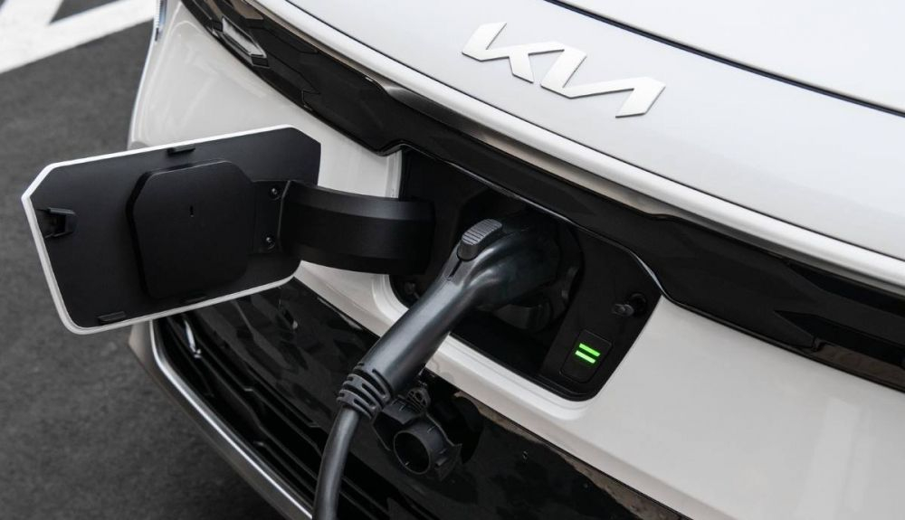 Toma frontal de carga del Kia e Niro Toma frontal de carga del Kia e Niro