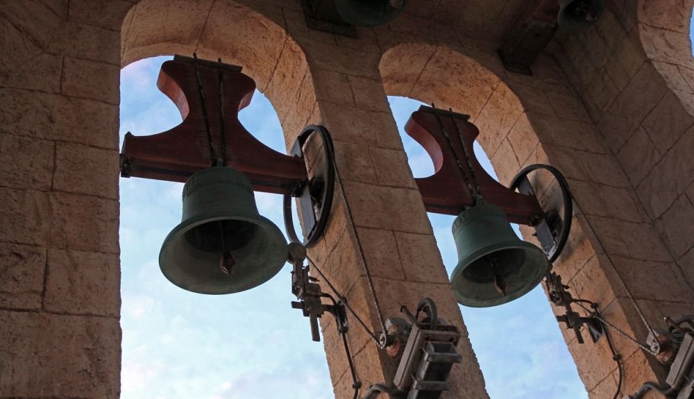 Los toques de campana han regulado multitud de aspectos de la vida festiva, ritual, laboral y cotidiana en todo el territorio español Los toques de campana han regulado multitud de aspectos de la vida festiva, ritual, laboral y cotidiana en todo el territorio español