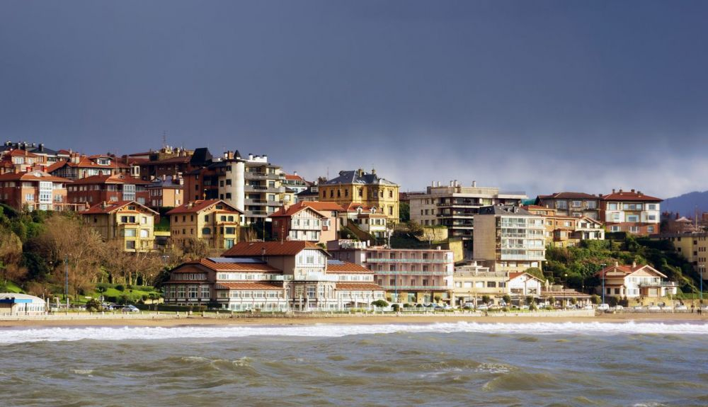 Getxo tiene playas con bellas casas residenciales. Getxo tiene playas con bellas casas residenciales.
