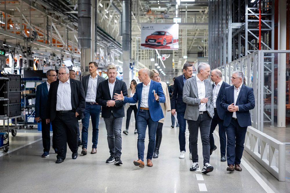 El Cupra Terramar desvelado en su fábrica de Hungría
