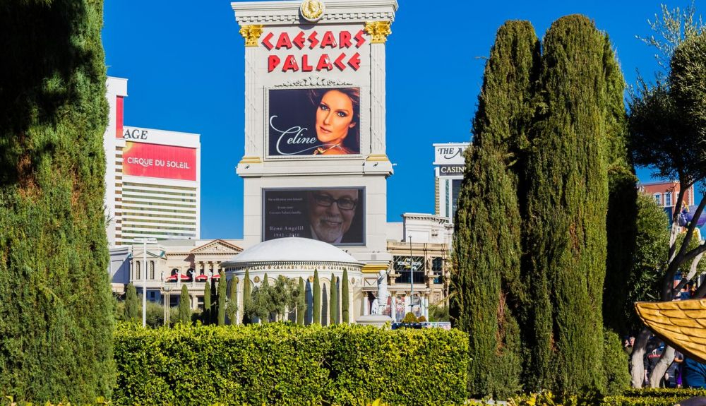 Pantalla anunciando el espectáculo de Celine Dion en el Coliseo del Caesars Palace. Pantalla anunciando el espectáculo de Celine Dion en el Coliseo del Caesars Palace.