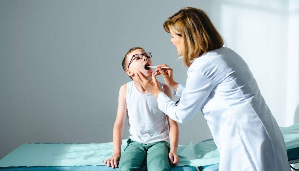 En Inglaterra, la escarlatina se rastrea cuidadosamente, y los médicos deben informar sobre los casos a las autoridades sanitarias.