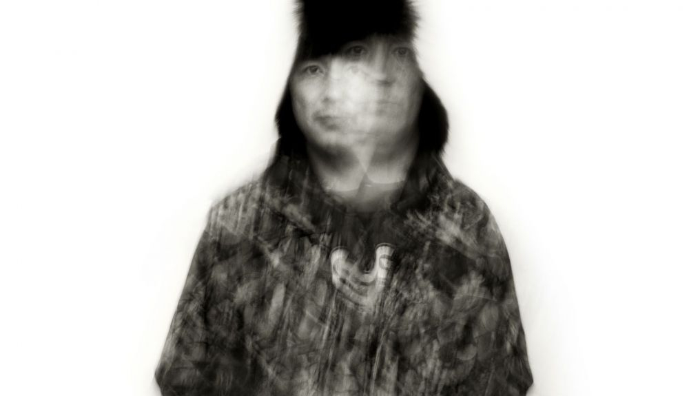 La primera serie está compuesta por 28 retratos de miembros relevantes de las comunidades chukchi, quechua, aymara y navajo. La primera serie está compuesta por 28 retratos de miembros relevantes de las comunidades chukchi, quechua, aymara y navajo.