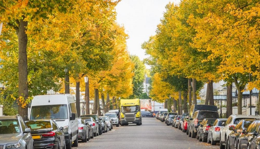 Esta es la multa que puede ponerte ya la DGT por parar en doble fila