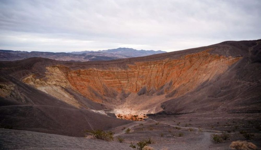 En el Desierto de la Gran Cuenca, las precipitaciones caen en forma de nieve. En el Desierto de la Gran Cuenca, las precipitaciones caen en forma de nieve.