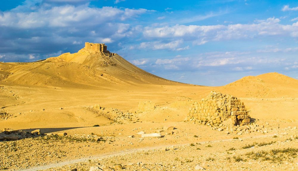 Este desierto fue una barrera impenetrable para los humanos hasta décadas recientes. Este desierto fue una barrera impenetrable para los humanos hasta décadas recientes.