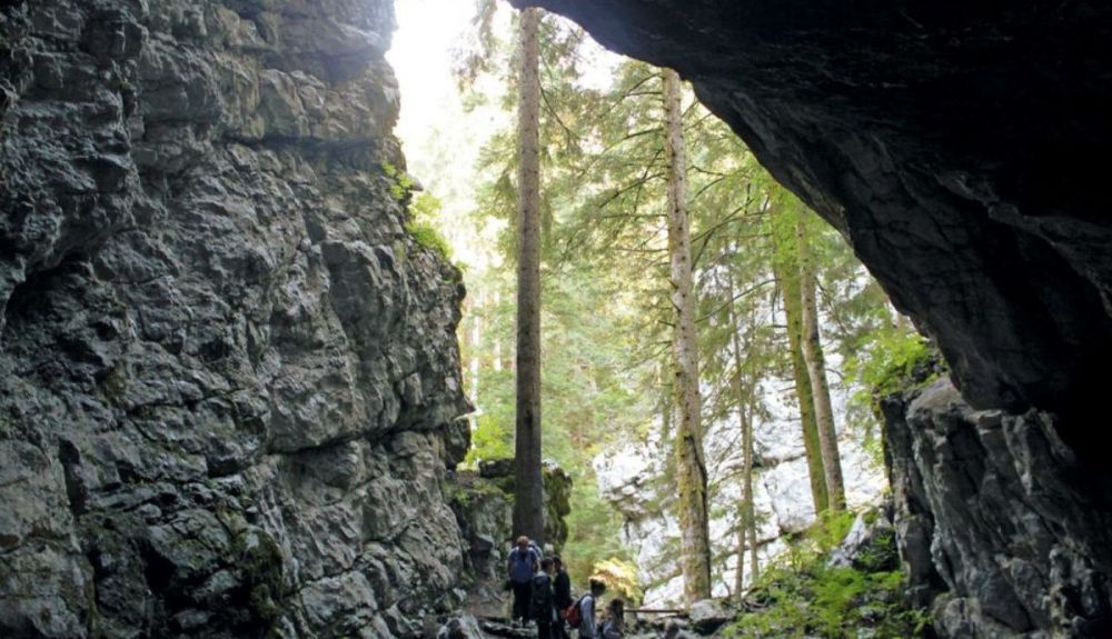 En este misterioso lugar de Croacia, se encuentran cuevas oscuras de fácil acceso.