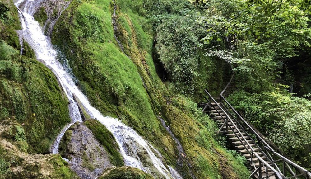 Cascada Skakavac, en el parque forestal Jankovac.