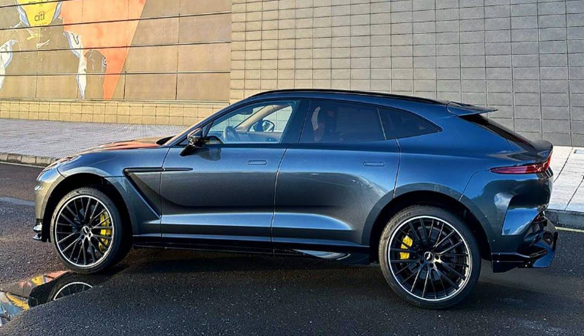 El nuevo Aston Martin DBX707 que ha publicado Alonso en sus Redes Sociales