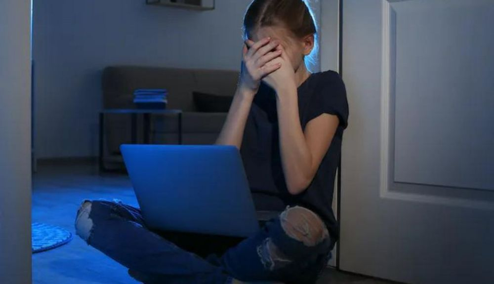 Las solicitudes sexuales en línea dejan al menor en una situación de gran vulnerabilidad e indefensión. Las solicitudes sexuales en línea dejan al menor en una situación de gran vulnerabilidad e indefensión.