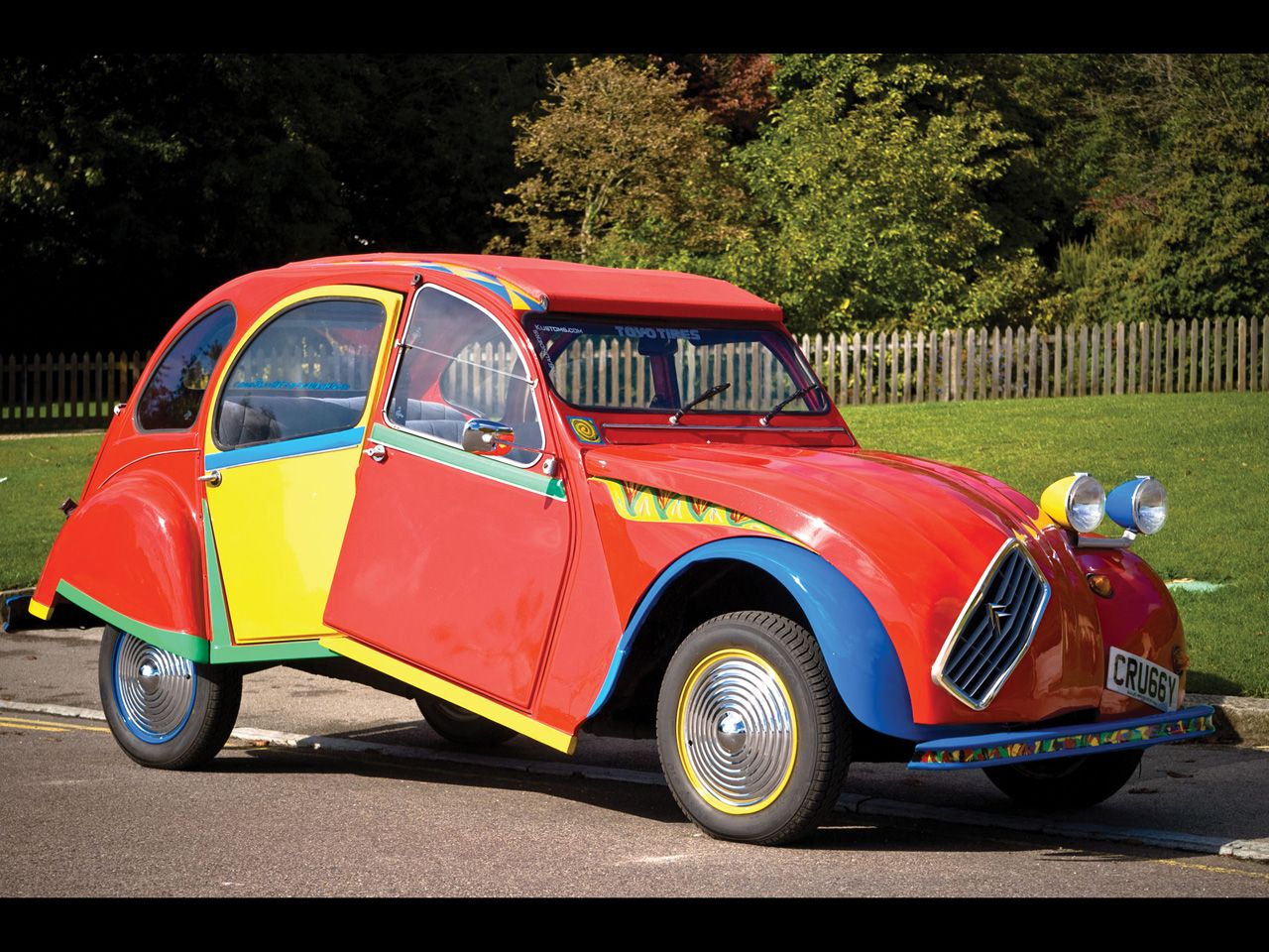 1938 Citroen 2CV6 Picasso Citroen by Andy Saunders Side Angle 1280x960