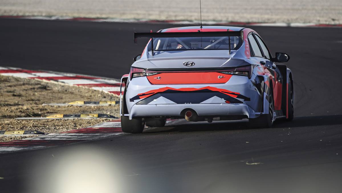 HYUNDAI ELANTRA TCR (7)