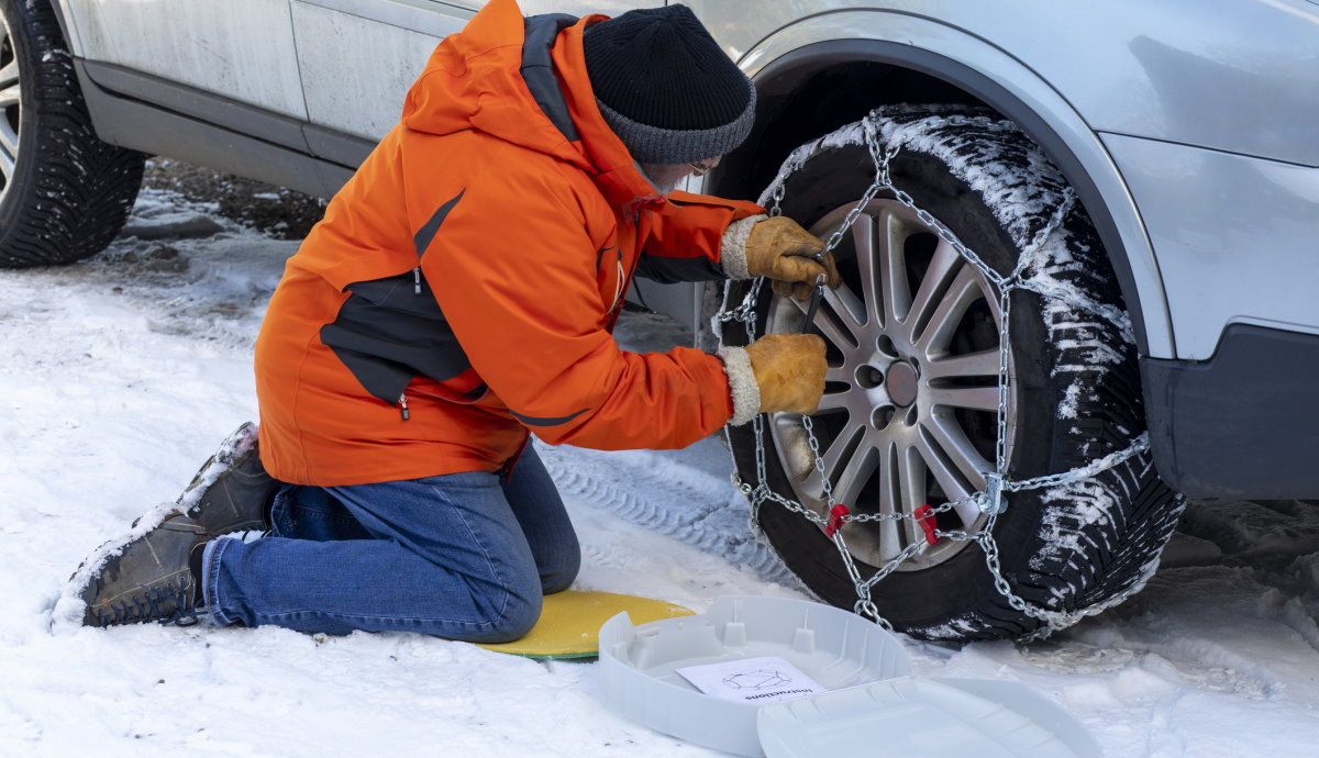 Cómo colocar las cadenas del coche para circular con nieve