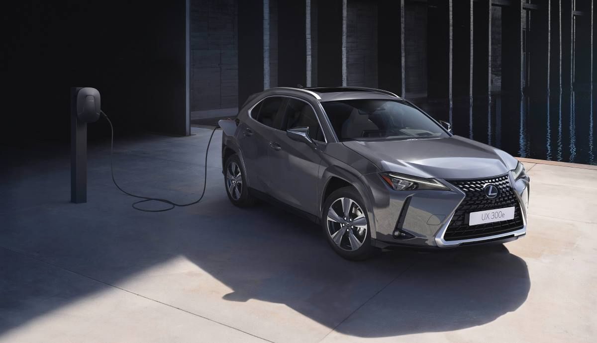 Lexus UX 300e 2023 1