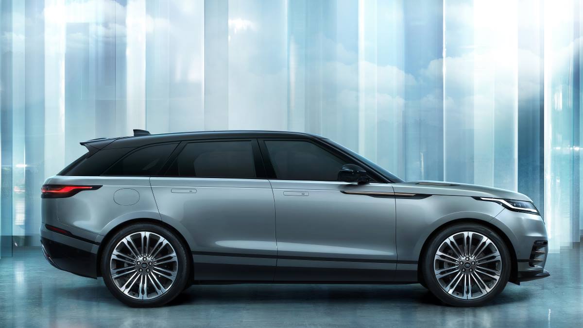 RR Velar 24MY Exterior 11 Side 010223