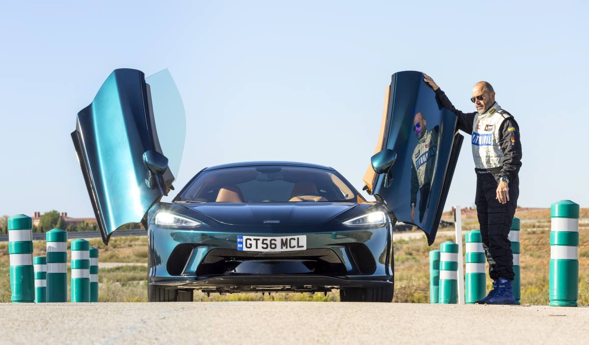 001 MCLAREN GT