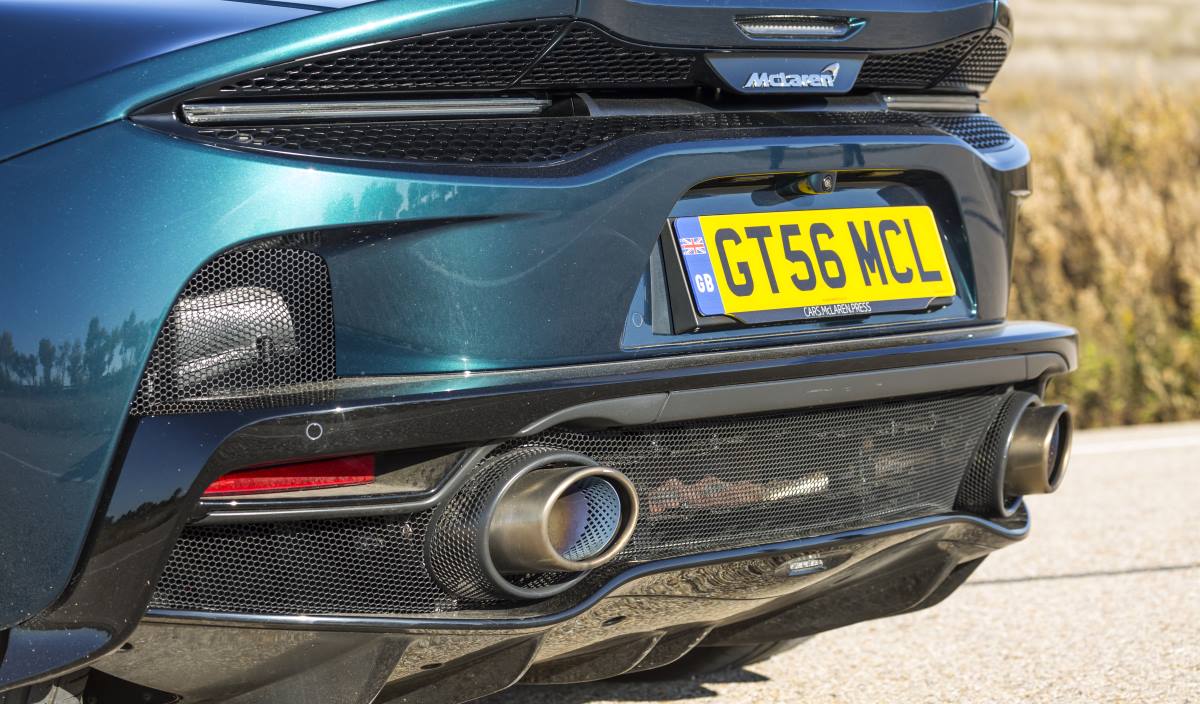 031 MCLAREN GT