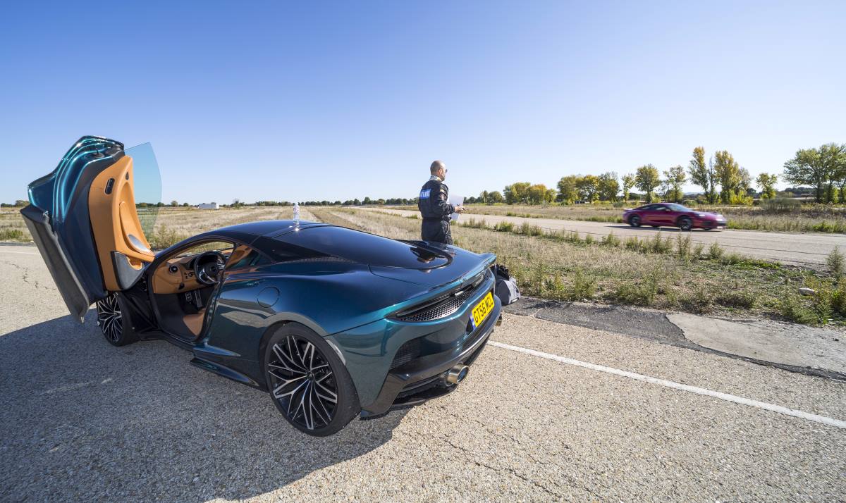 058 MCLAREN GT