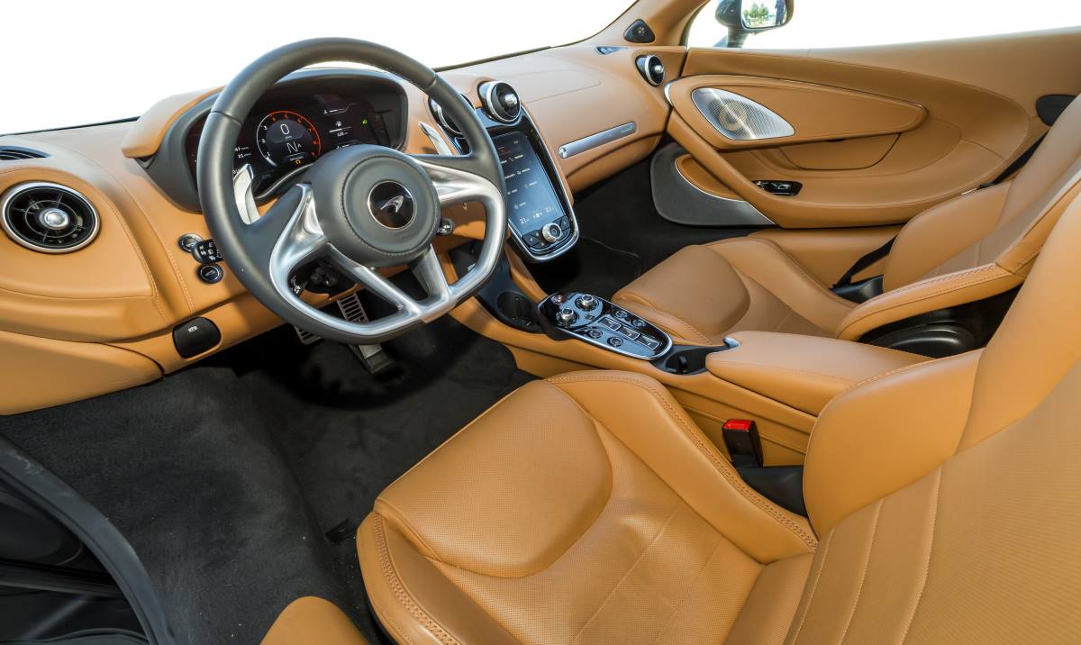 067 MCLAREN GT