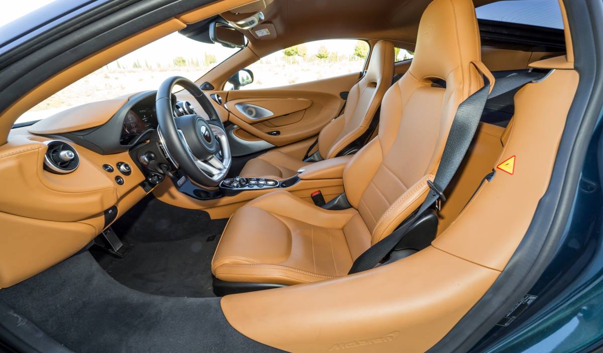 068 MCLAREN GT
