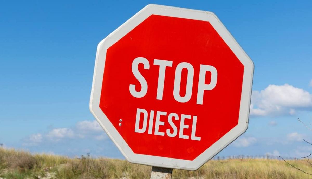 Europa se mantiene firme en prohibir la venta de coches diésel, gasolina e híbridos en 2035 (Imagen: iStock)