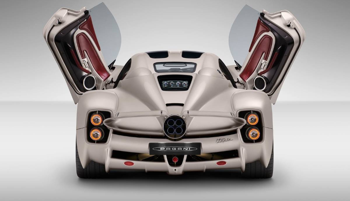 Pagani podría ser uno de los fabricantes que sí podría vender sus súper coches de gasolina e híbridos a partir de 2035