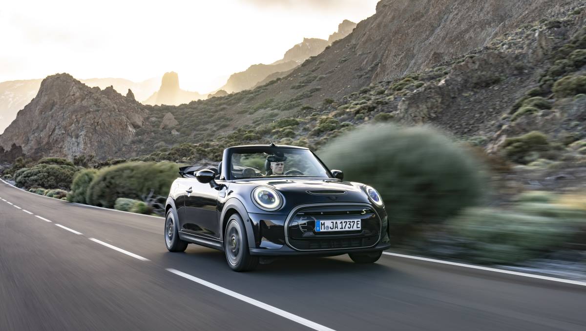Mini Cooper SE Cabrio 2
