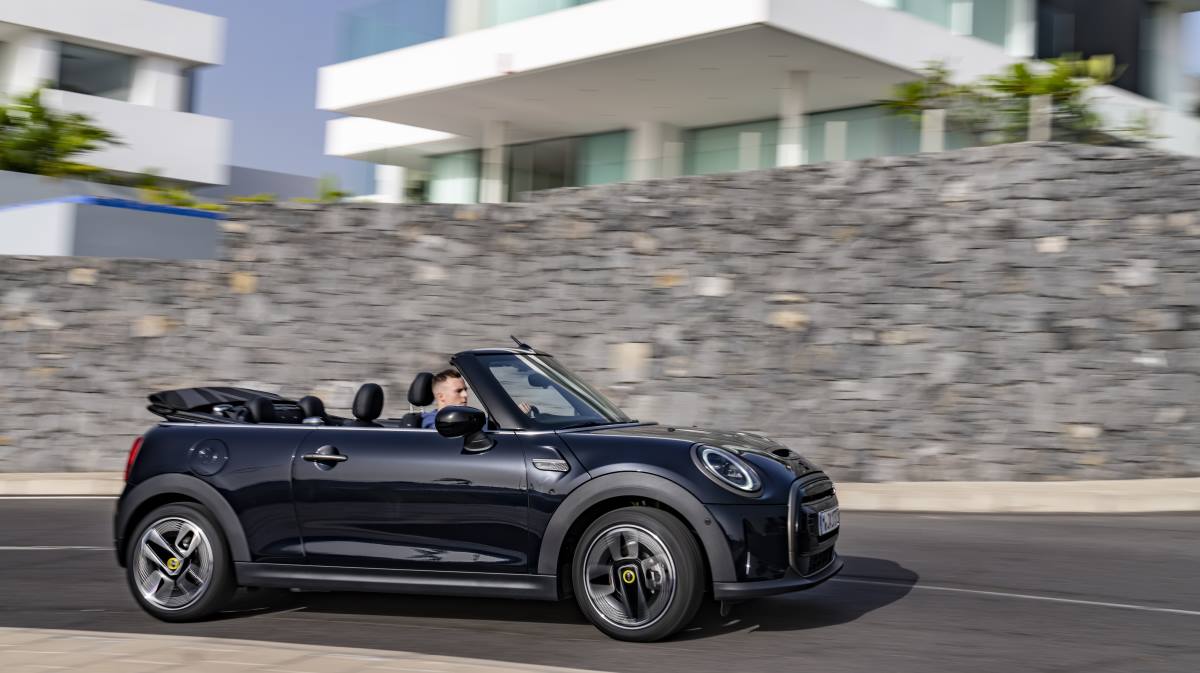 Mini Cooper SE Cabrio 4