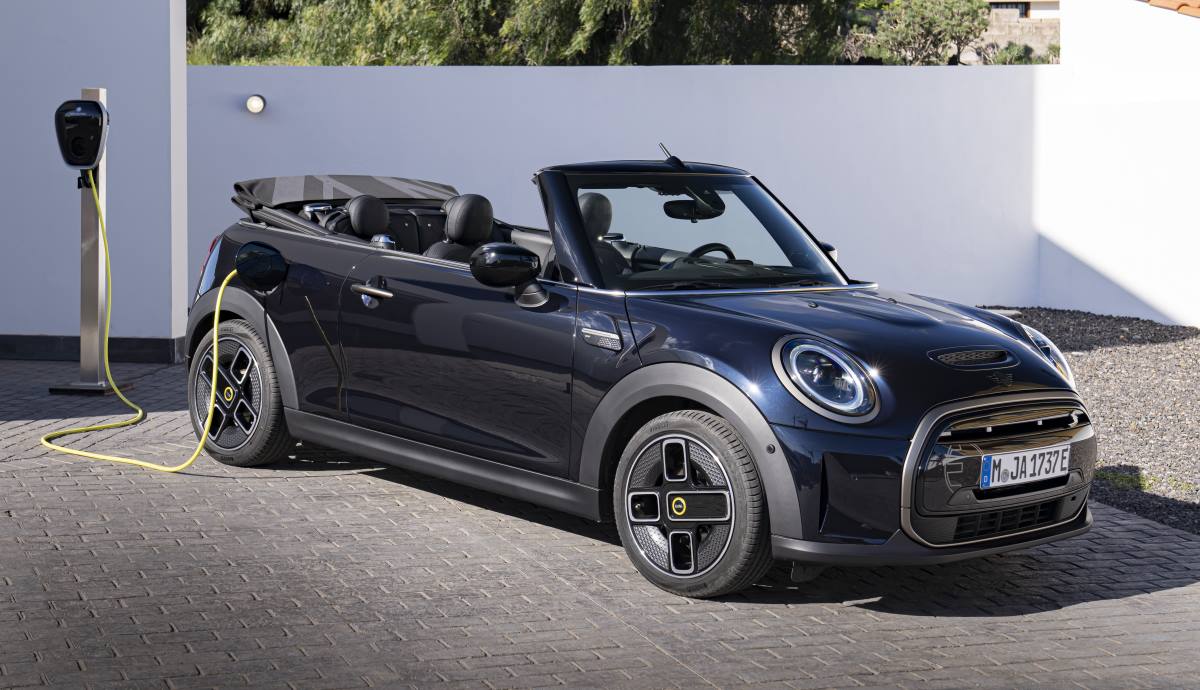Mini Cooper SE Cabrio 1