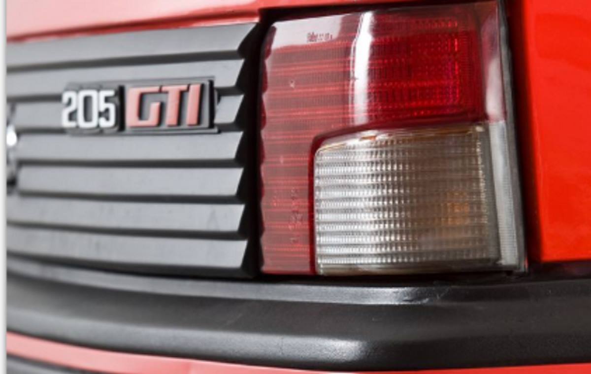 Peugeot 205 GTI 8